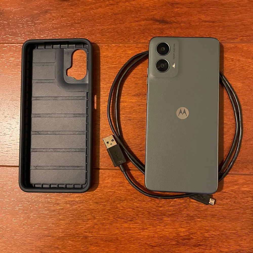 Motorola moto g 5G 2024 Sage Green Smartphone with Rugged Case, and USB Cable - Picture 2 of 2